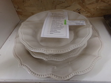 Off-white ceramic dishes
4 settings in this set
$12.80