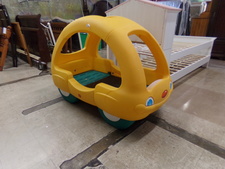 TODDLER BED   How cute is this?  yellow car bed to climb into.  Does not have mattress.
$85.00
