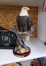LARGE EAGLE FIGURE.
This bald eagle is approx. 14