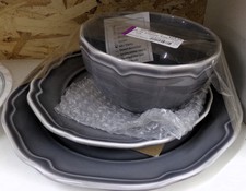 Gray dish set
Has 6 place settings and extras!
$19.90