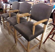 Grey spacious barstools
3pc set
$116.10