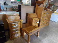 VANITY - OAK BUILD
The mirror to this vanity is safely standing against the side - so the pictures is not as appealing as could be.  Vanity has side roll-top cubbies, drawers and a bench seat that matches.  Find in the bedroom furnishings area.  Matching tall dresser sold separately.
$188.40